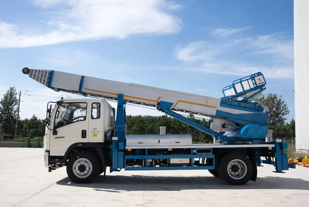 江汉石油管理局云梯上料车租赁费用